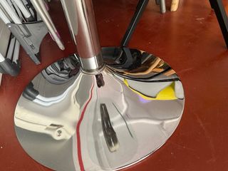 Mesa alta cristal y metal