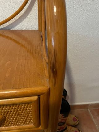 Tocador antiguo de ratán y madera