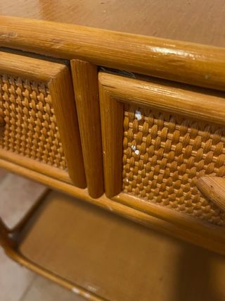Tocador antiguo de ratán y madera