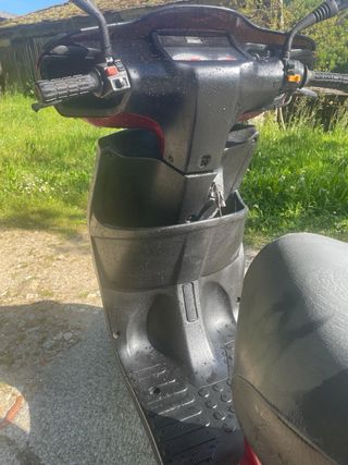 Yamaha Zest 1996 Scooter Roja