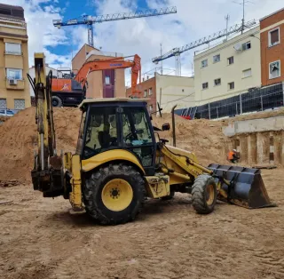 Retroexcavadora New Holland NH95