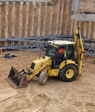 Retroexcavadora New Holland NH95