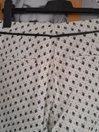 Pantalones Stradivarius estampado S