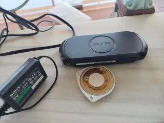 PSP Street E1004 + Juego UFC 2010 + Cargador