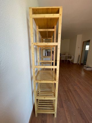Estantería de bambú con baldas