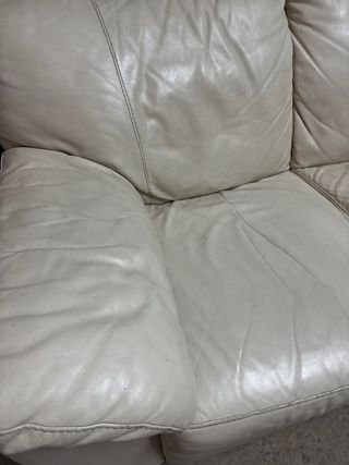 Conjunto de dos sofas de piel beige