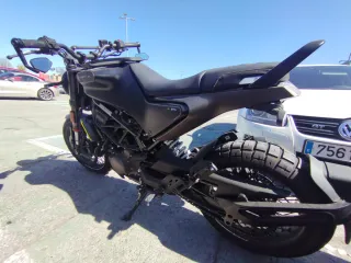 Husqvarna Svartpilen 125 Negra