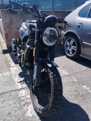 Husqvarna Svartpilen 125 Negra