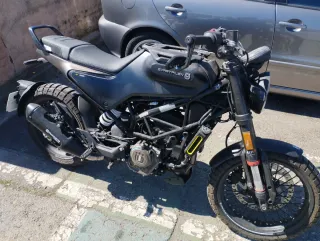 Husqvarna Svartpilen 125 Negra