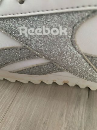 Zapatillas Reebok Blancas y Plateadas