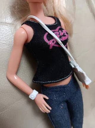 Bambola Barbie sportiva e alla moda