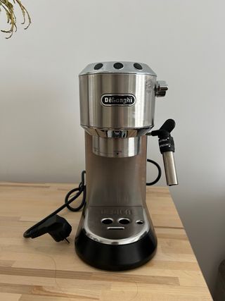 Cafetera Espresso DeLonghi Dedica Style