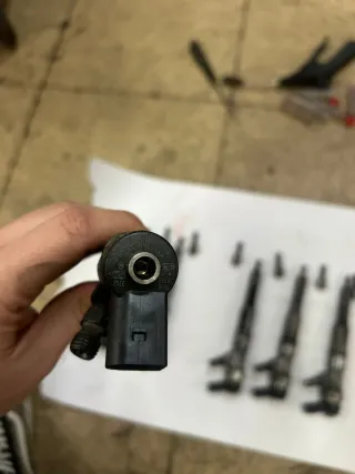 Inyectores BMW 530d  y turbo 3073