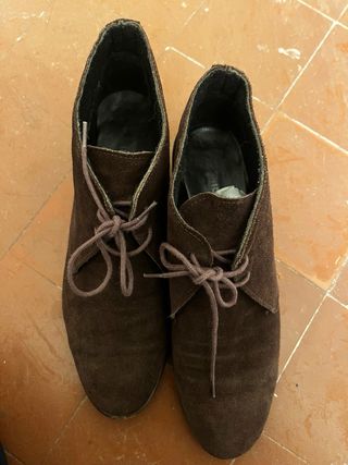 Botines de ante marrones