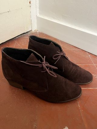 Botines de ante marrones