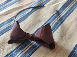 Diadema con lazos y flores