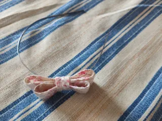 Diadema con lazos y flores