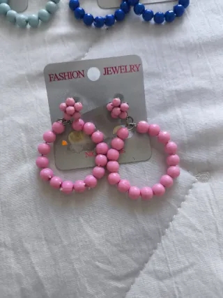 Pendientes de aro pequeño con bolitas