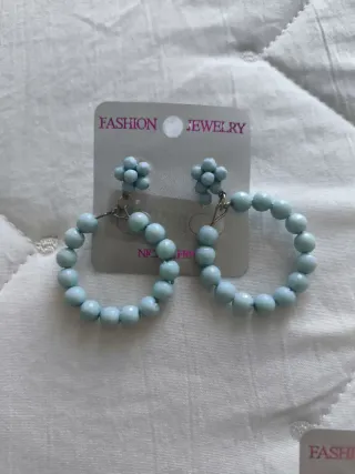 Pendientes de aro pequeño con bolitas