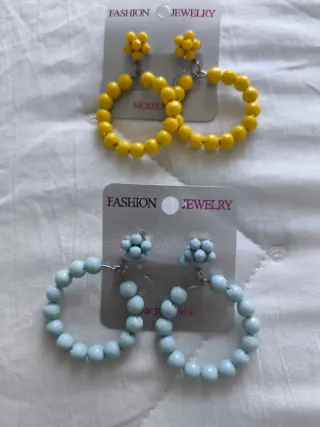 Pendientes de aro pequeño con bolitas