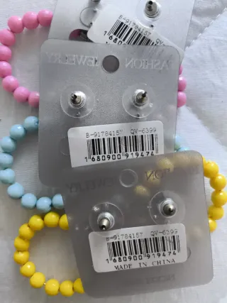 Pendientes de aro pequeño con bolitas