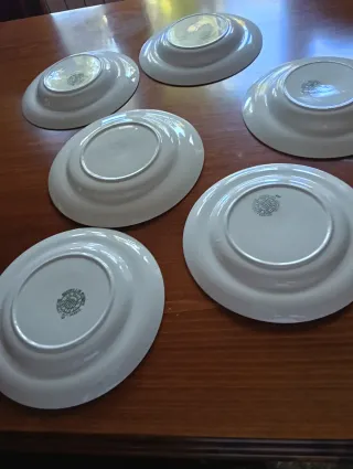 Platos y bol de cerámica diseño azul, de La Granja