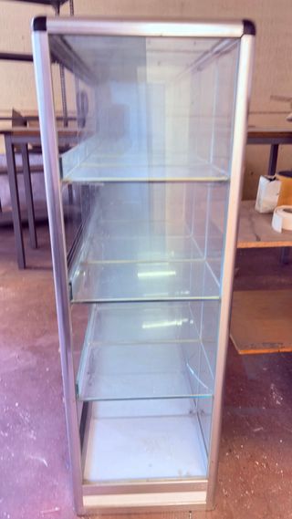 Estantería de cristal y metal