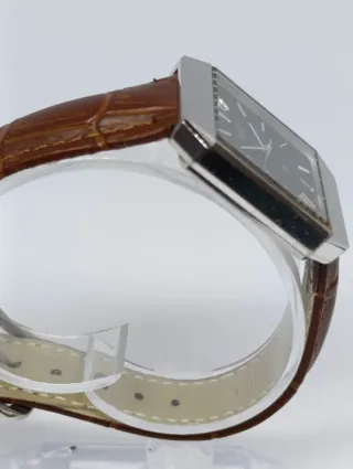 Reloj Orient Quartz estilo Tank