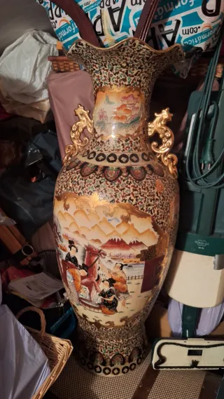 Jarrón de cerámica grande decorado