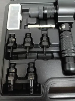 Adaptador para remachadora