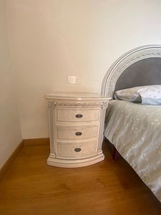 Cabezal y 2 mesitas de noche