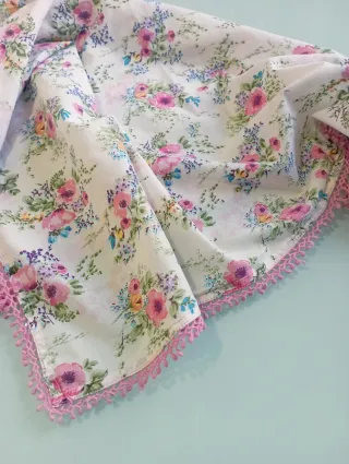 Pañuelo floral rosa y blanco Lanidor