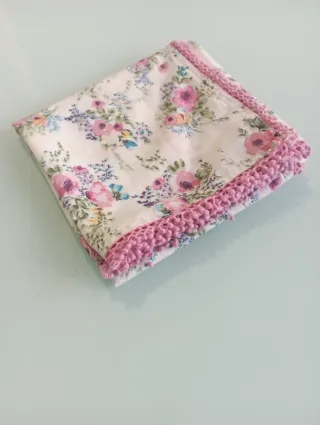 Pañuelo floral rosa y blanco Lanidor