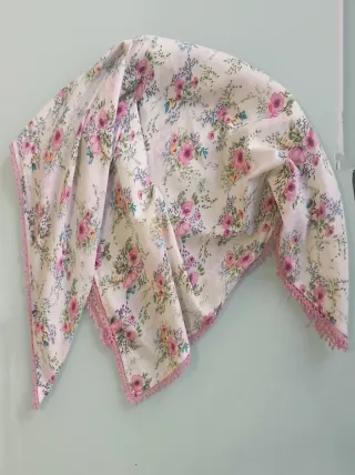 Pañuelo floral rosa y blanco Lanidor