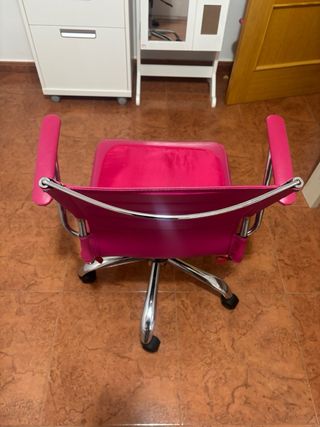 Silla de escritorio rosa y plateada