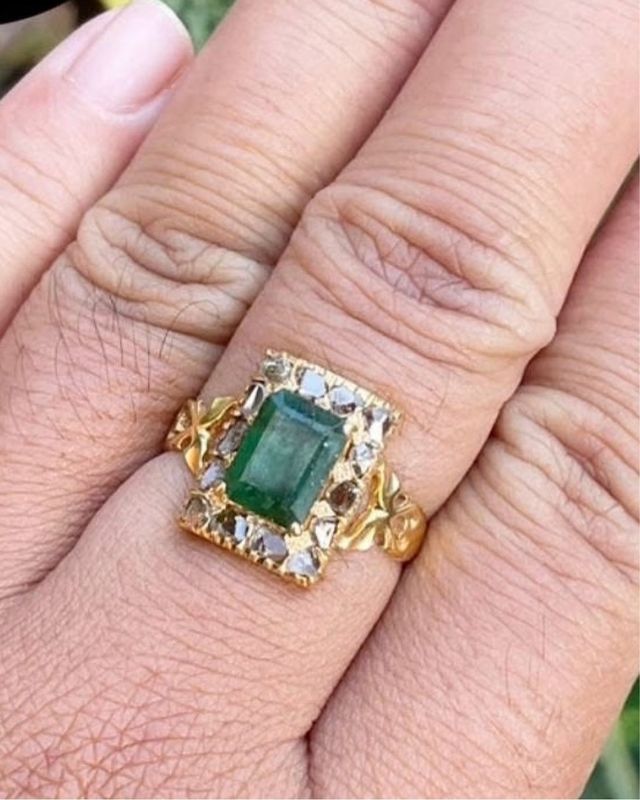 Anillo vintage esmeralda natural con diamantes
