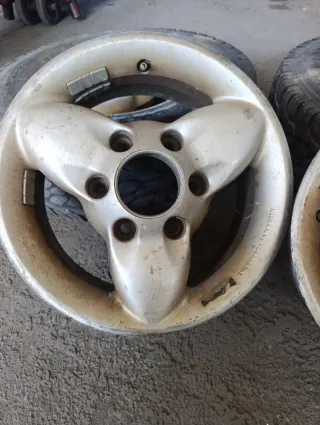 Llantas Nissan Terrano 3 radios clásicas