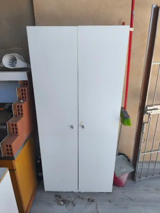 Armario auxiliar blanco y marrón