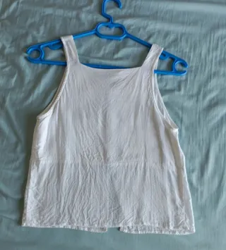 Top blanco tirantes botones