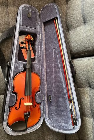 Violín con funda y arco a estrenar