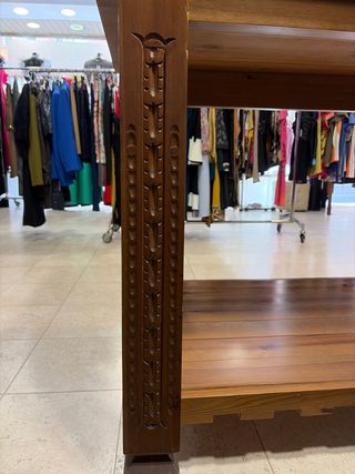 Dos Mesas de pino talladas a mano