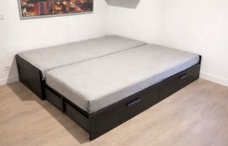 Estructura Cama Diván Brimnes Ikea en negro.