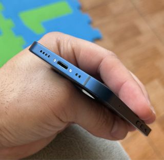 iPhone 12 Mini - 93% Batería