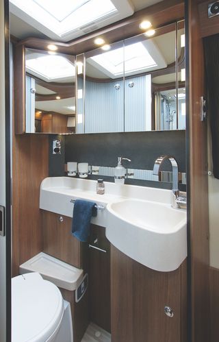 Autocaravana Carthago integral C Line compac 144 Q