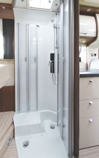 Autocaravana Carthago integral C Line compac 144 Q