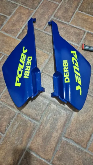 Plásticos Derbi Senda Azul y blanco