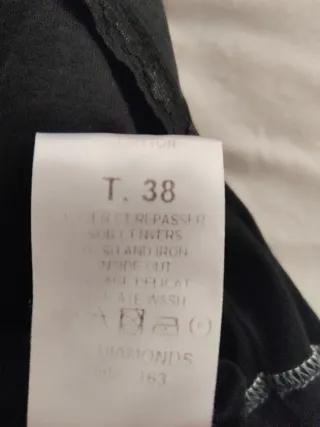 Vestido gótico negro con detalles