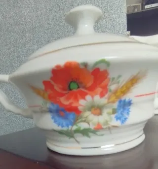 Juego de té porcelana con filos dorados