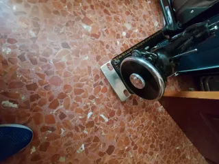 Máquina de coser ALFA antigua
