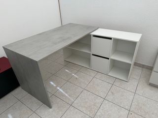 Escritorio de oficina gris y blanco